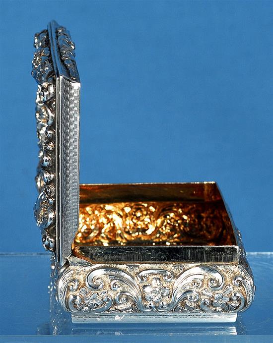 An early Victorian silver presentation table snuff box in original fitted case, Length 4”/100 mm Width 66mm Weight 6.8oz/195grms